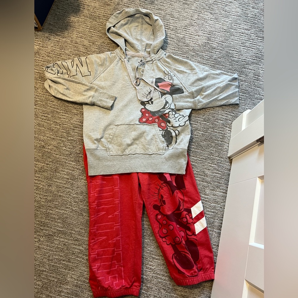 Disney Park set Gray Hoodie & Red Minnie Mouse Capri Lounge Pant Women Sz L NWOT